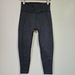 EUC LIKE NEW OFFLINE BY AERIE SEAMLESS HI RISE LEGGINGS CROP / 7/8 SIZE MEDIUM